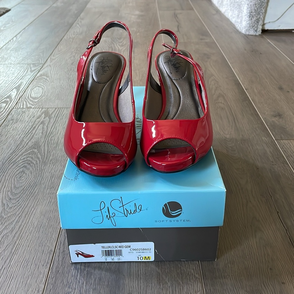 LIFE STRIDE red patent leather heals women’s size 10